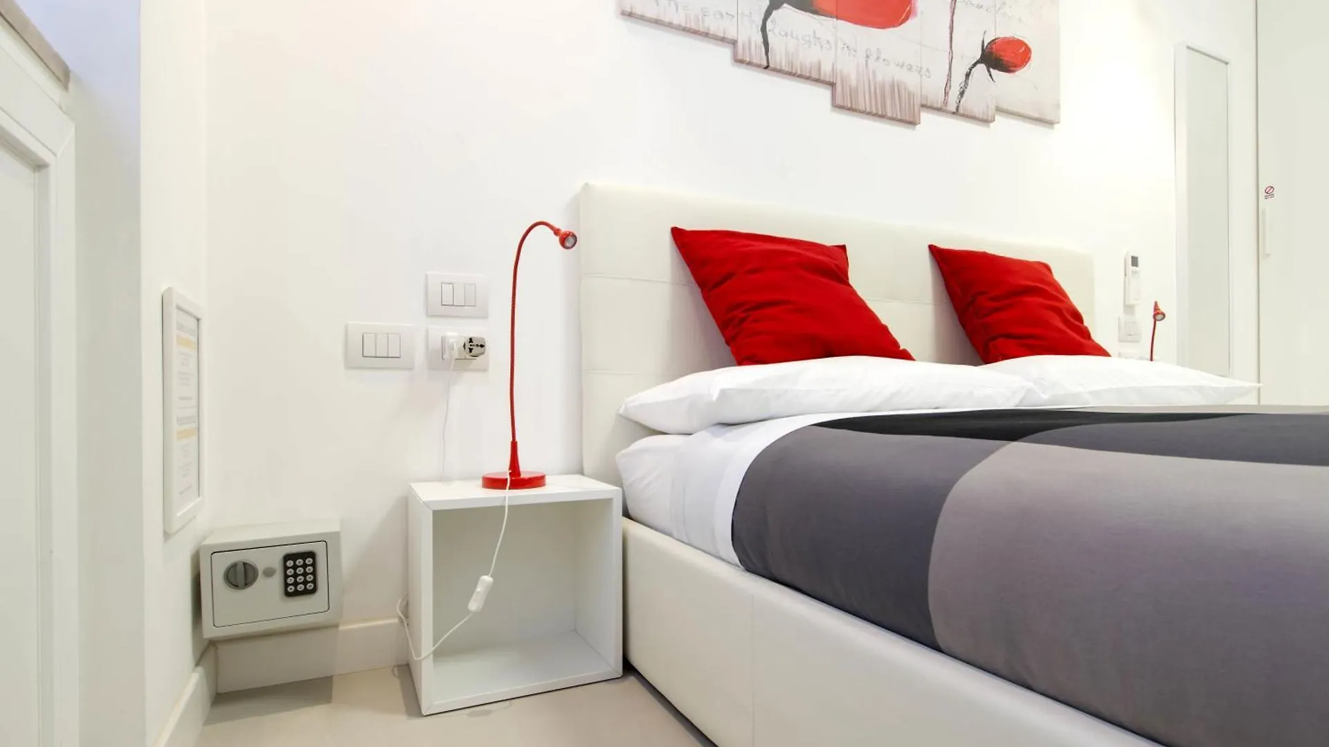 Metro Plaza Apartment -Buenos Aires Milan 0*,  Italy